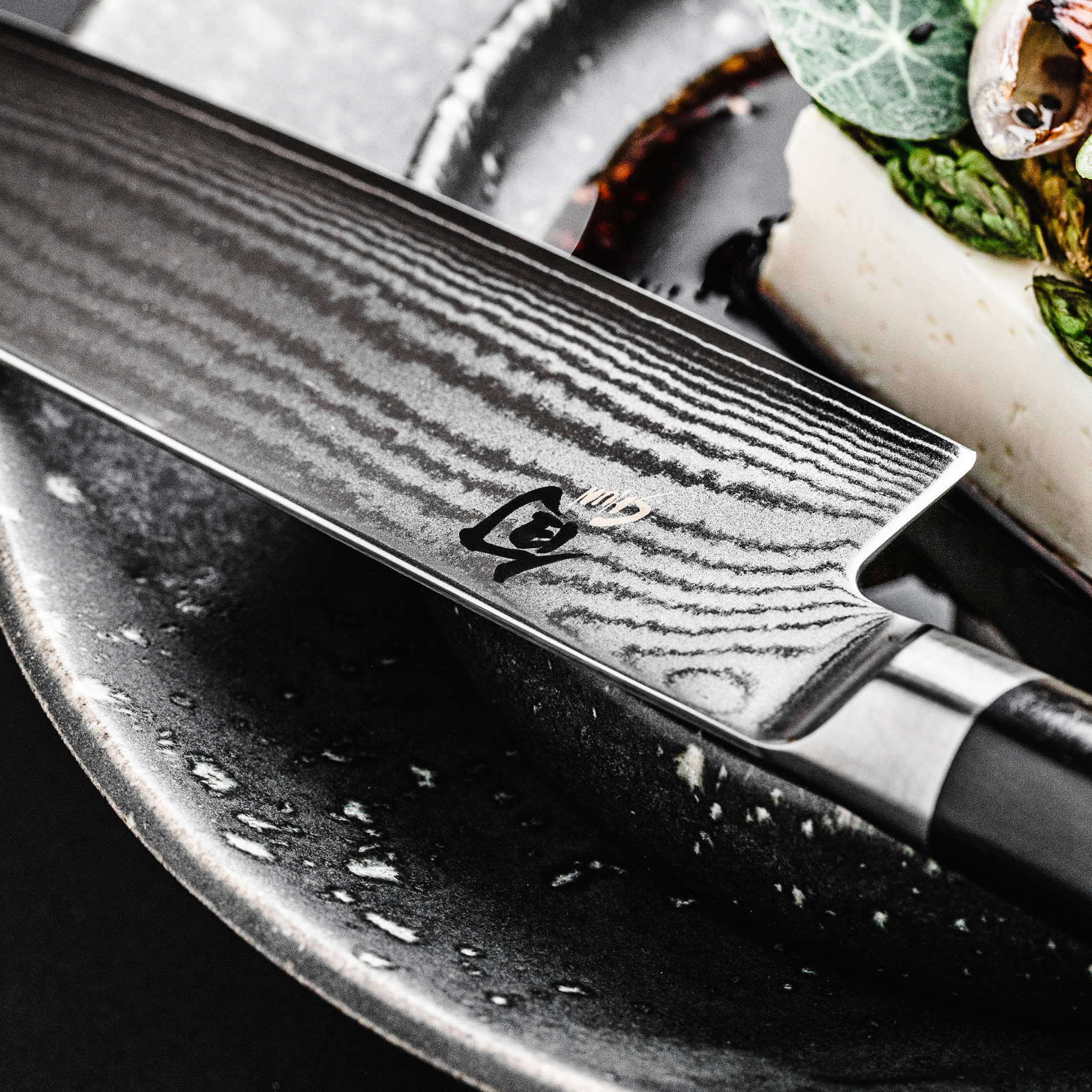 SHUN Scalloped Chef's Knife 8" (20.0cm) - Black