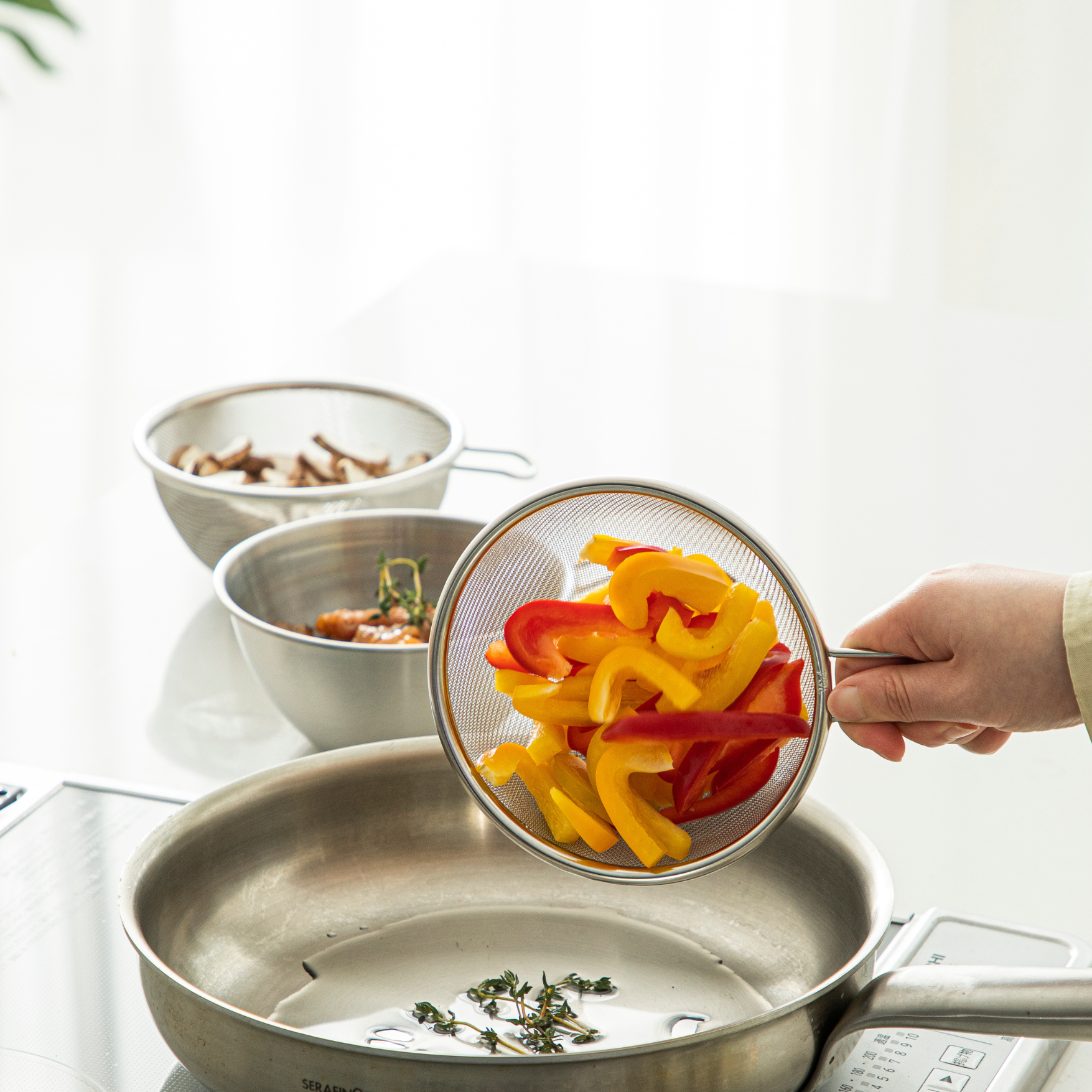 SHIMOYAMA Mixing bowl with handle + Nesting Mesh Sieve - 2pc Set