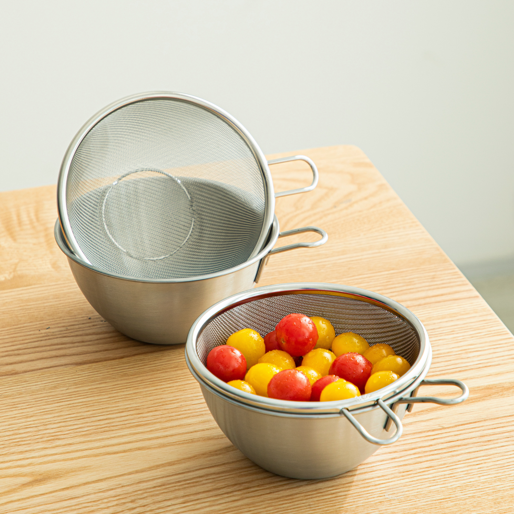 SHIMOYAMA Mixing bowl with handle + Nesting Mesh Sieve - 2pc Set