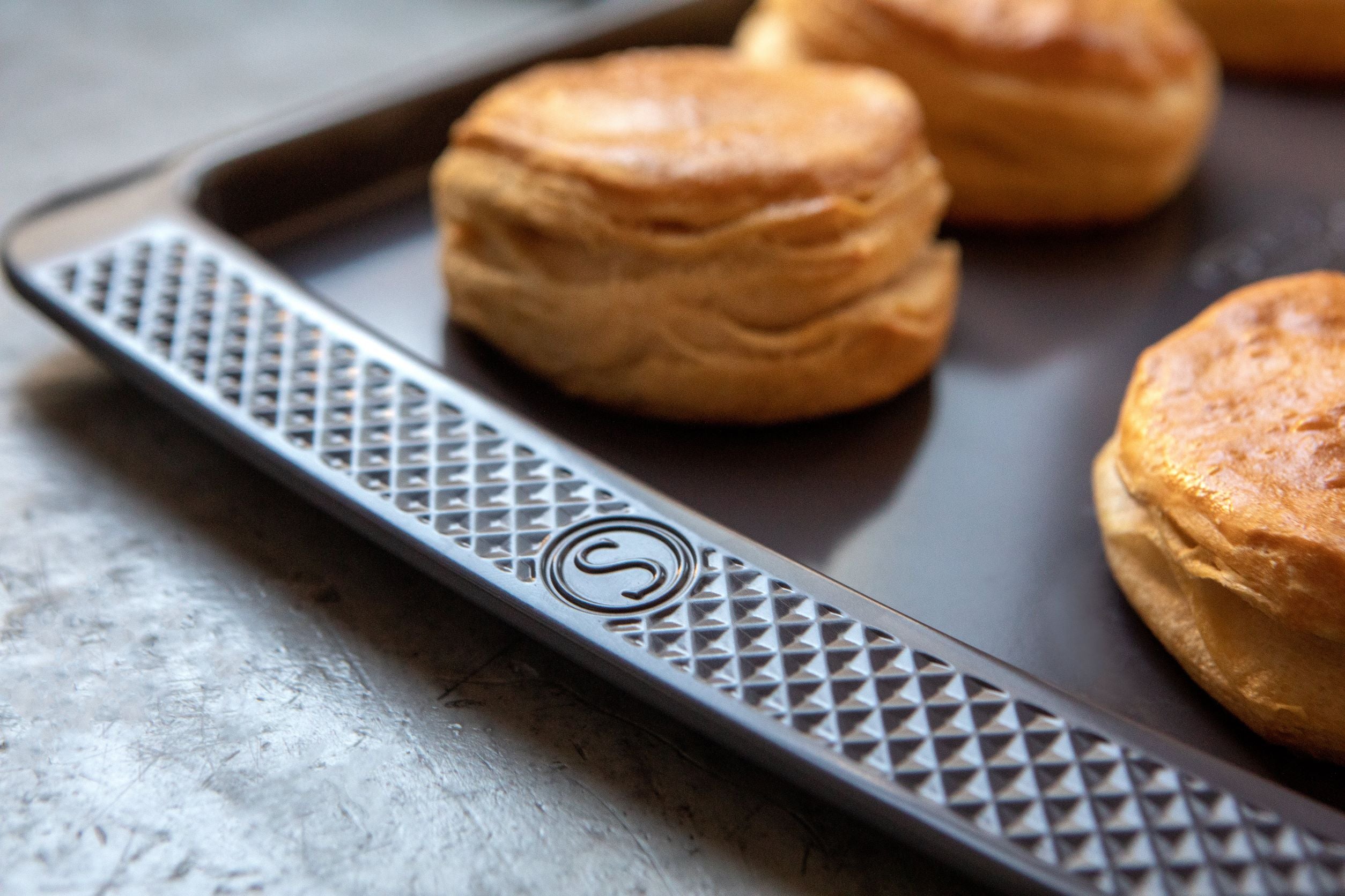 Saveur Selects Rimmed Baking Tray / 9"x 13"