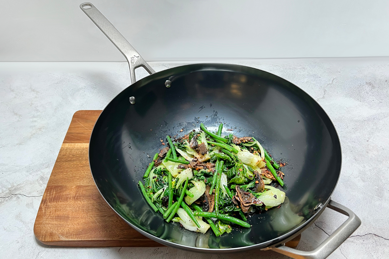 Saveur Selects NITRI-BLACK™ Carbon Steel Dual Handle WOK - 35cm / 14" - Voyage Series