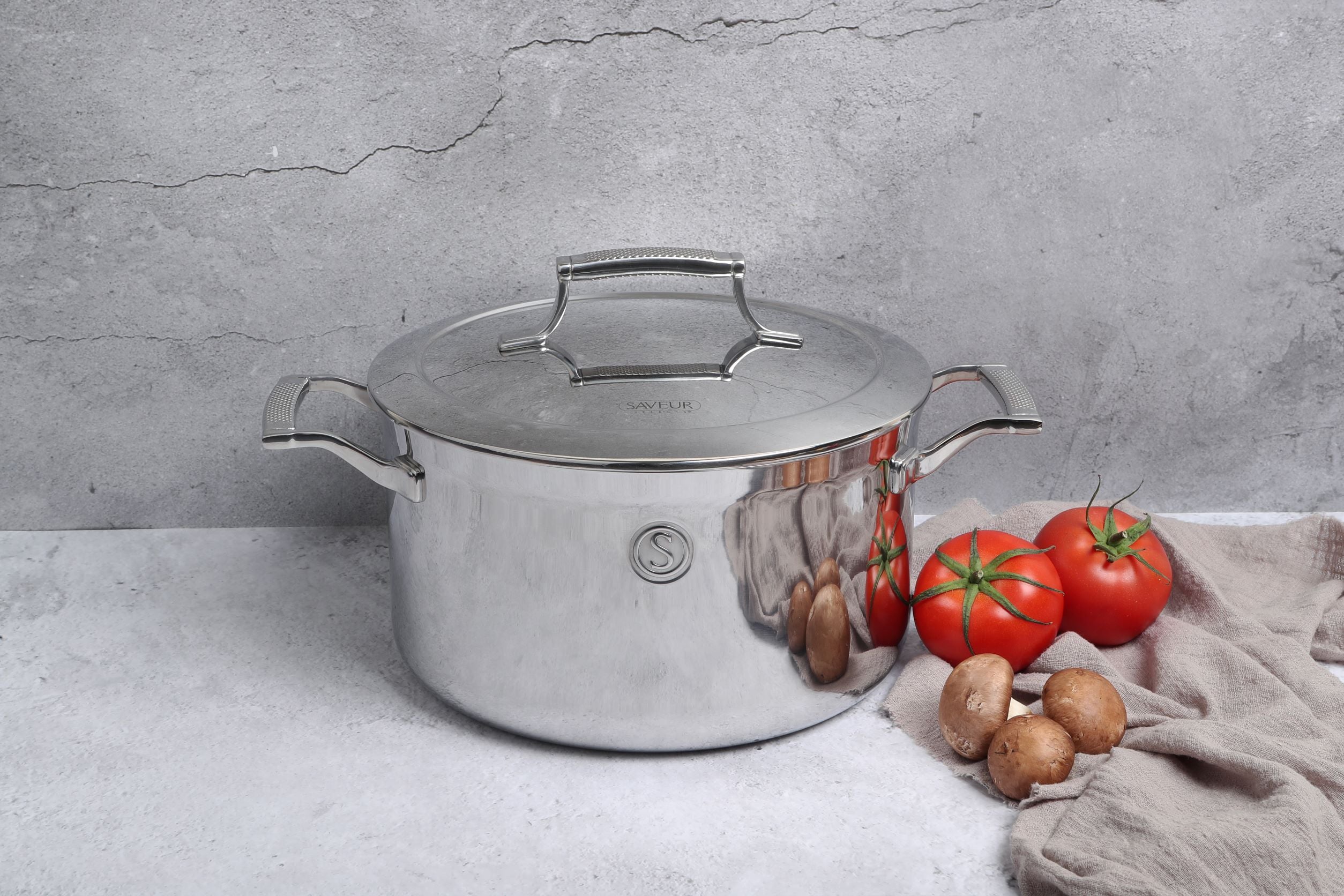 Saveur Selects Voyage Series Tri-ply 5.6L Stockpot with Double walled Insulating Lid - 25cm