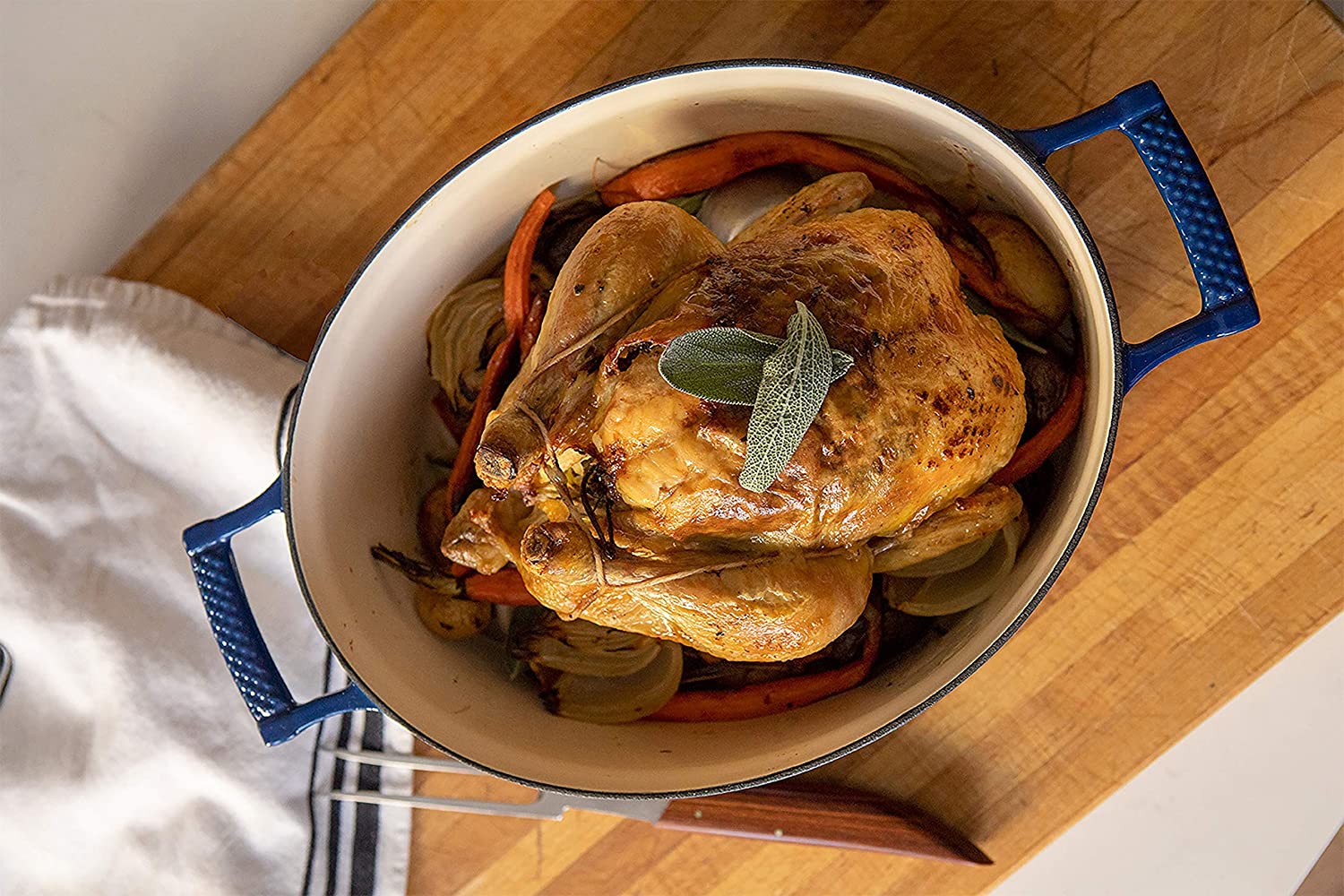 Saveur Selects Voyage Series Enamelled Cast Iron Oval Roaster with Double Walled Insulating Lid - 30cm