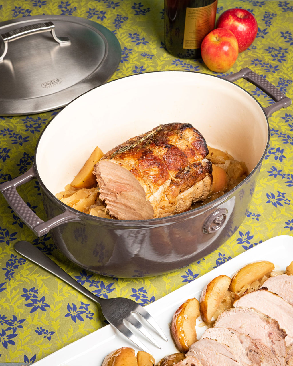 Saveur Selects Voyage Series Enamelled Cast Iron Oval Roaster with Double Walled Insulating Lid - 30cm