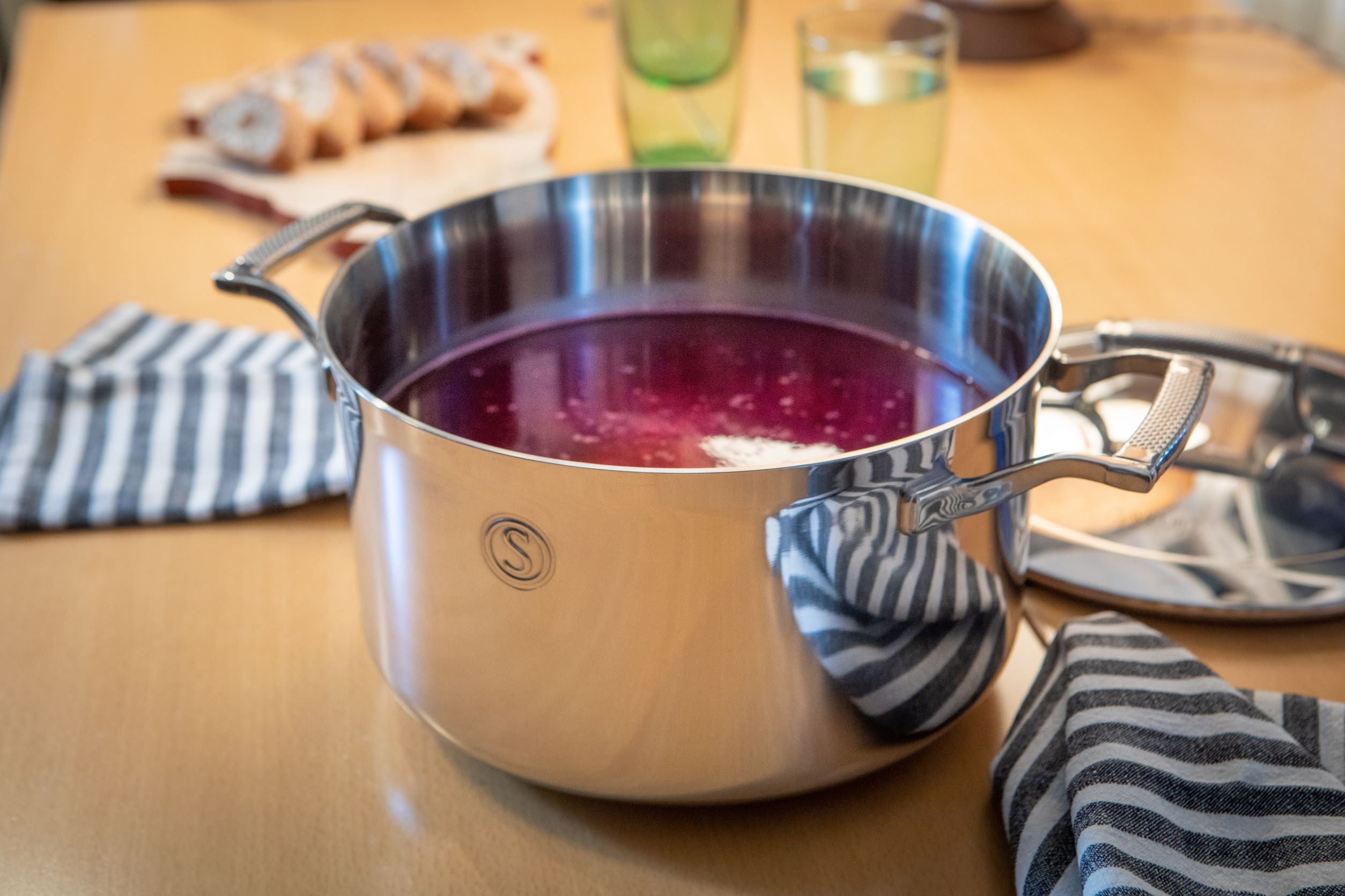 Saveur Selects Voyage Series Tri-ply 5.6L Stockpot with Double walled Insulating Lid - 25cm