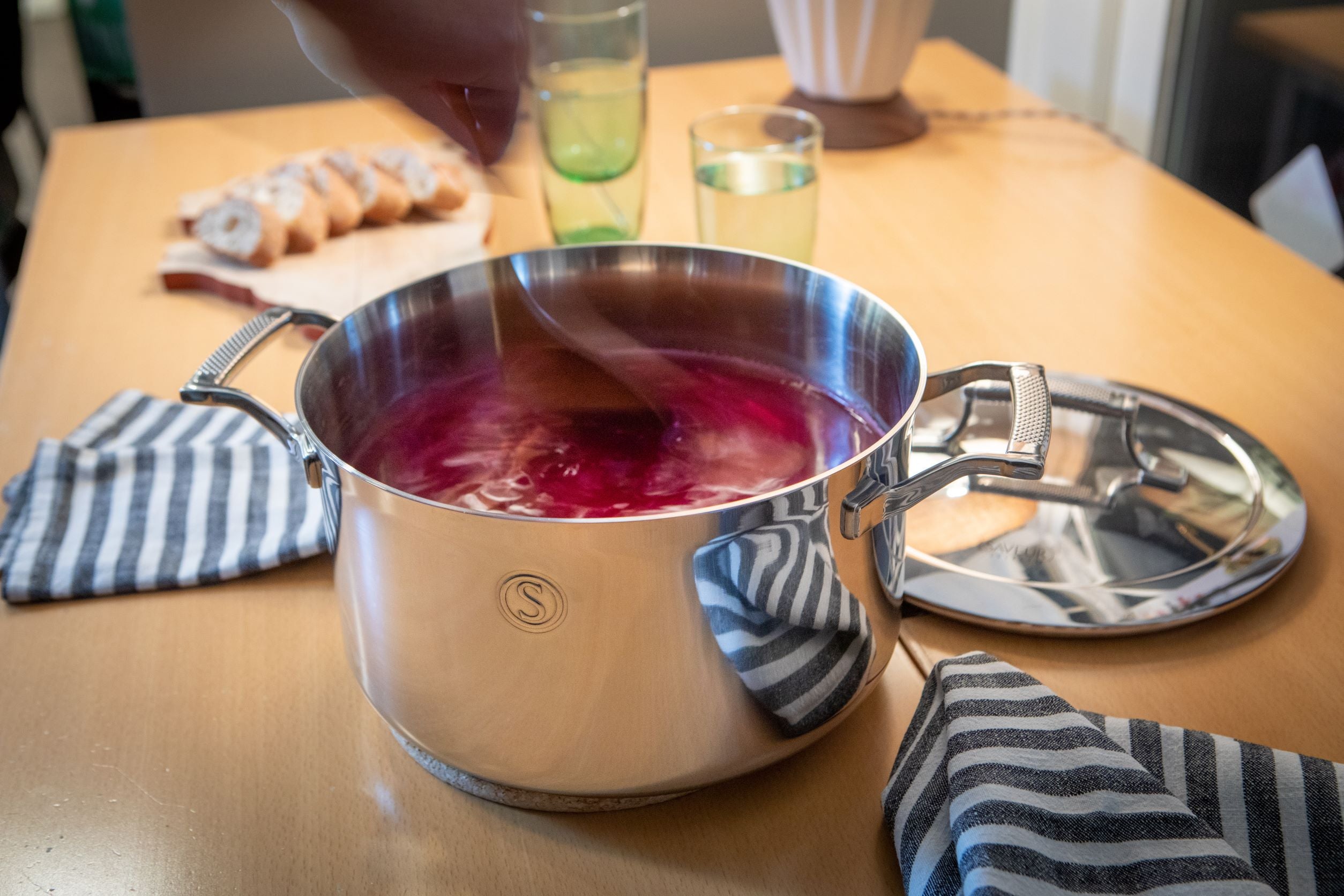 Saveur Selects Voyage Series Tri-ply 5.6L Stockpot with Double walled Insulating Lid - 25cm