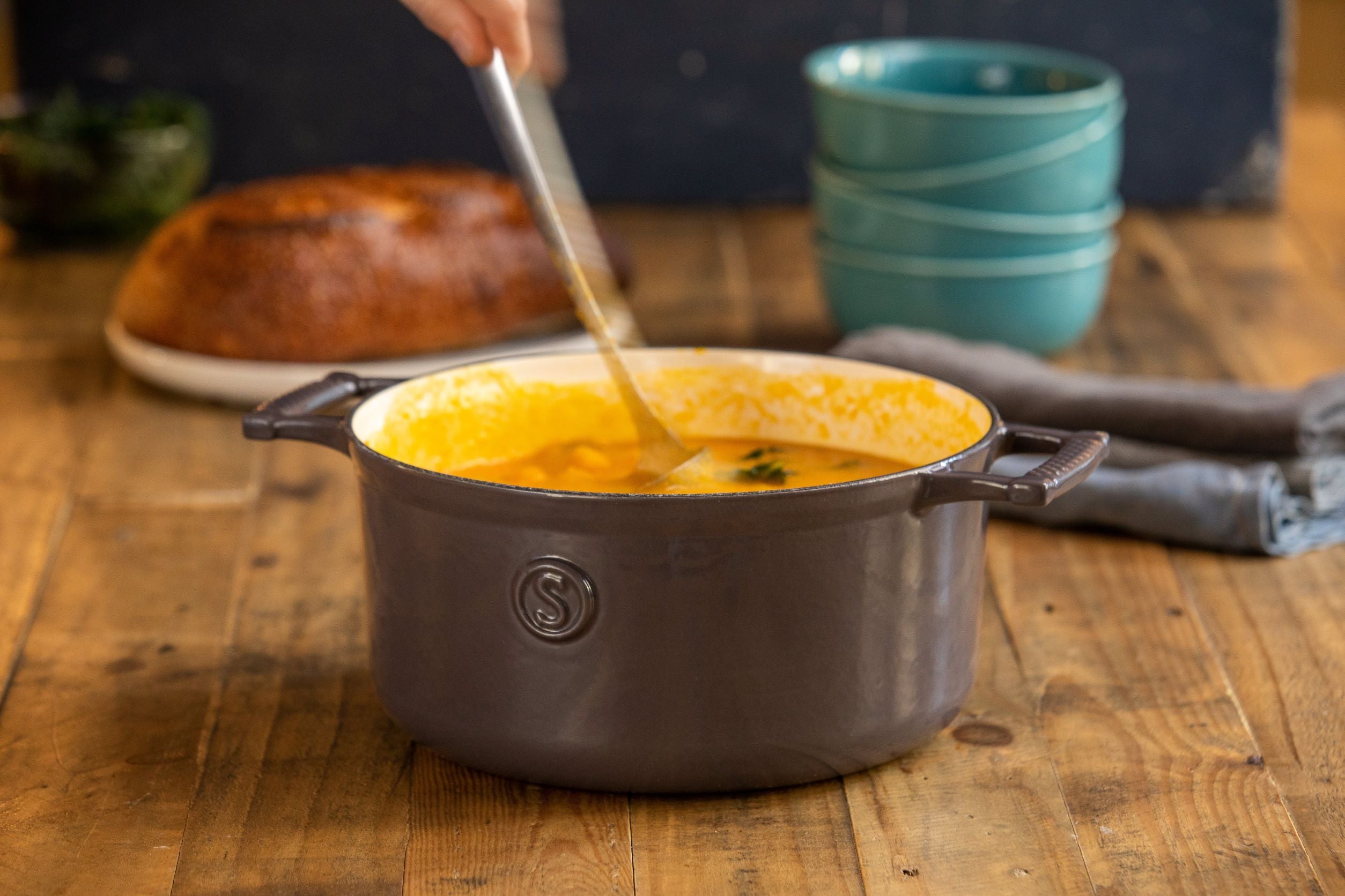 Saveur Selects Voyage Series Enamelled Cast Iron Casserole with Double Walled Insulating Lid - 25cm