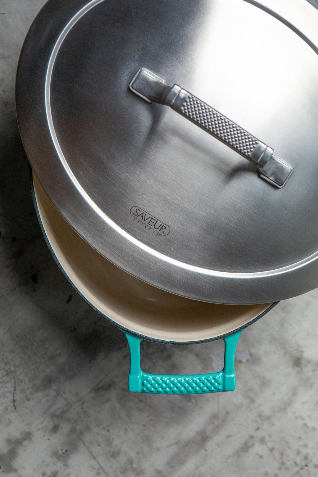 Saveur Selects Voyage Series Enamelled Cast Iron Oval Roaster with Double Walled Insulating Lid - 30cm