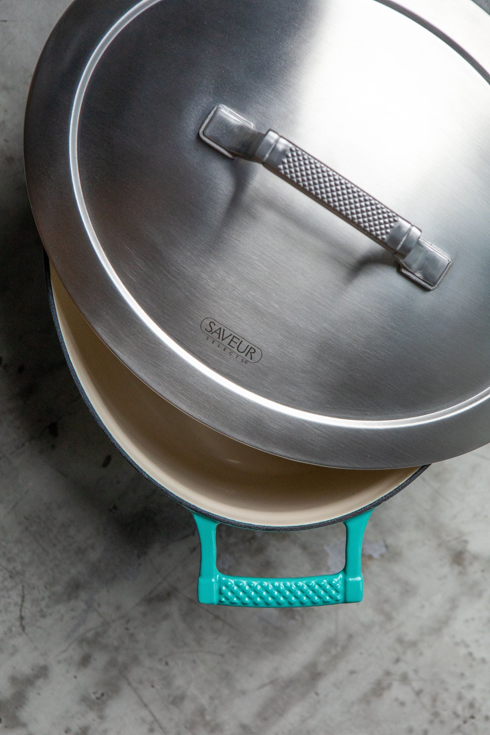 Saveur Selects Voyage Series Enamelled Cast Iron Oval Roaster with Double Walled Insulating Lid - 30cm