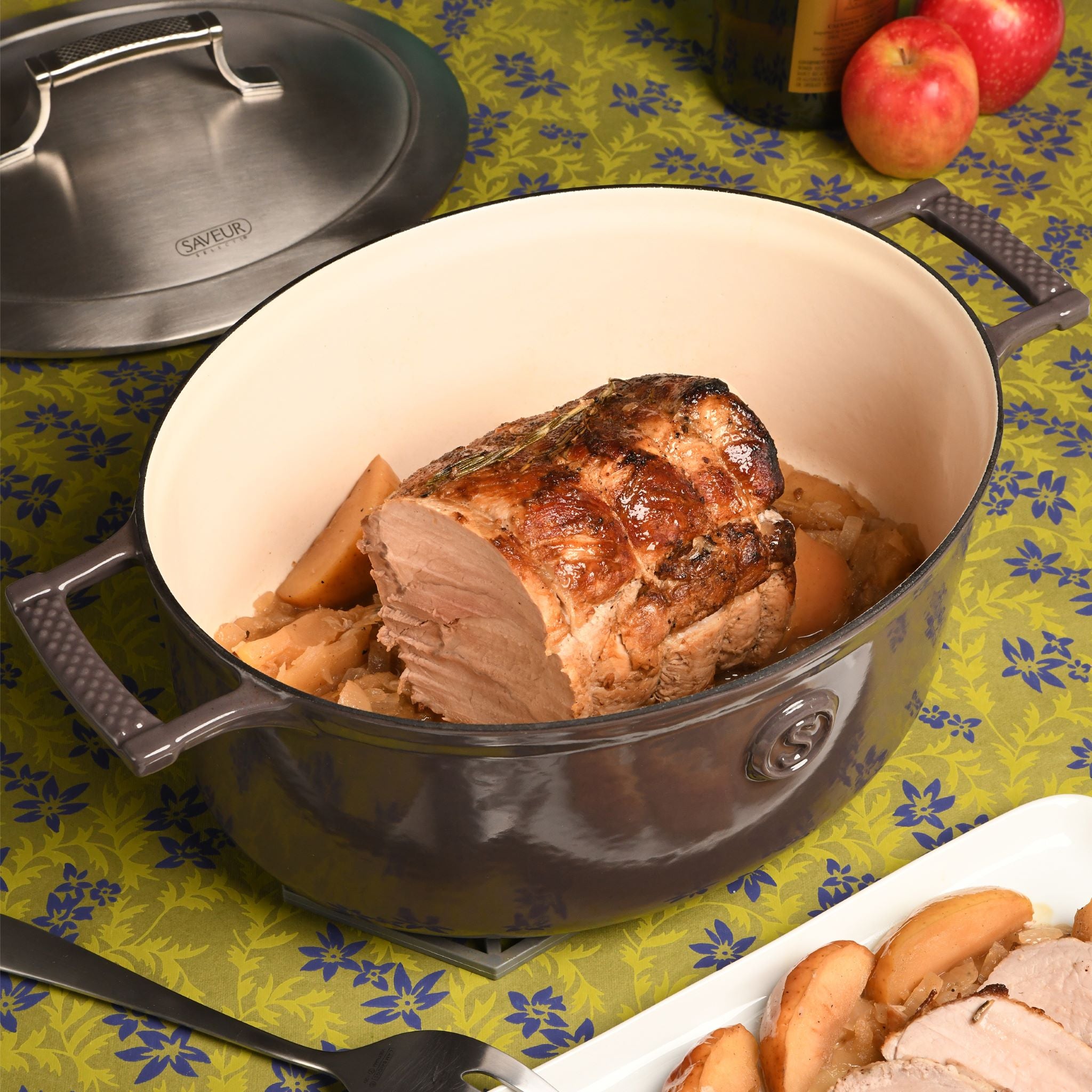 Saveur Selects Voyage Series Enamelled Cast Iron Oval Roaster with Double Walled Insulating Lid - 30cm